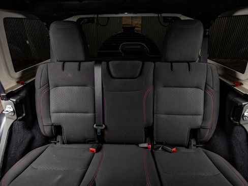 Used 2021 Jeep Wrangler Unlimited Rubicon AWD/4WD image 34