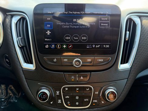 Used 2021 Chevrolet Malibu LT FWD image 14