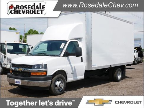 New 2025 Chevrolet Express 4500 Extended RWD image 1