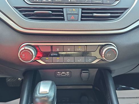Used 2024 Nissan Altima 2.5 SR FWD image 23