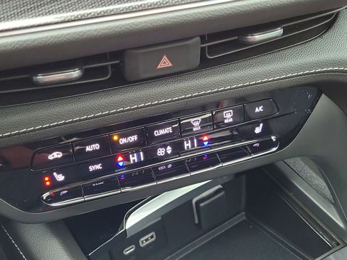 Used 2023 Buick Envision Essence w/ Sport Touring Package image 29