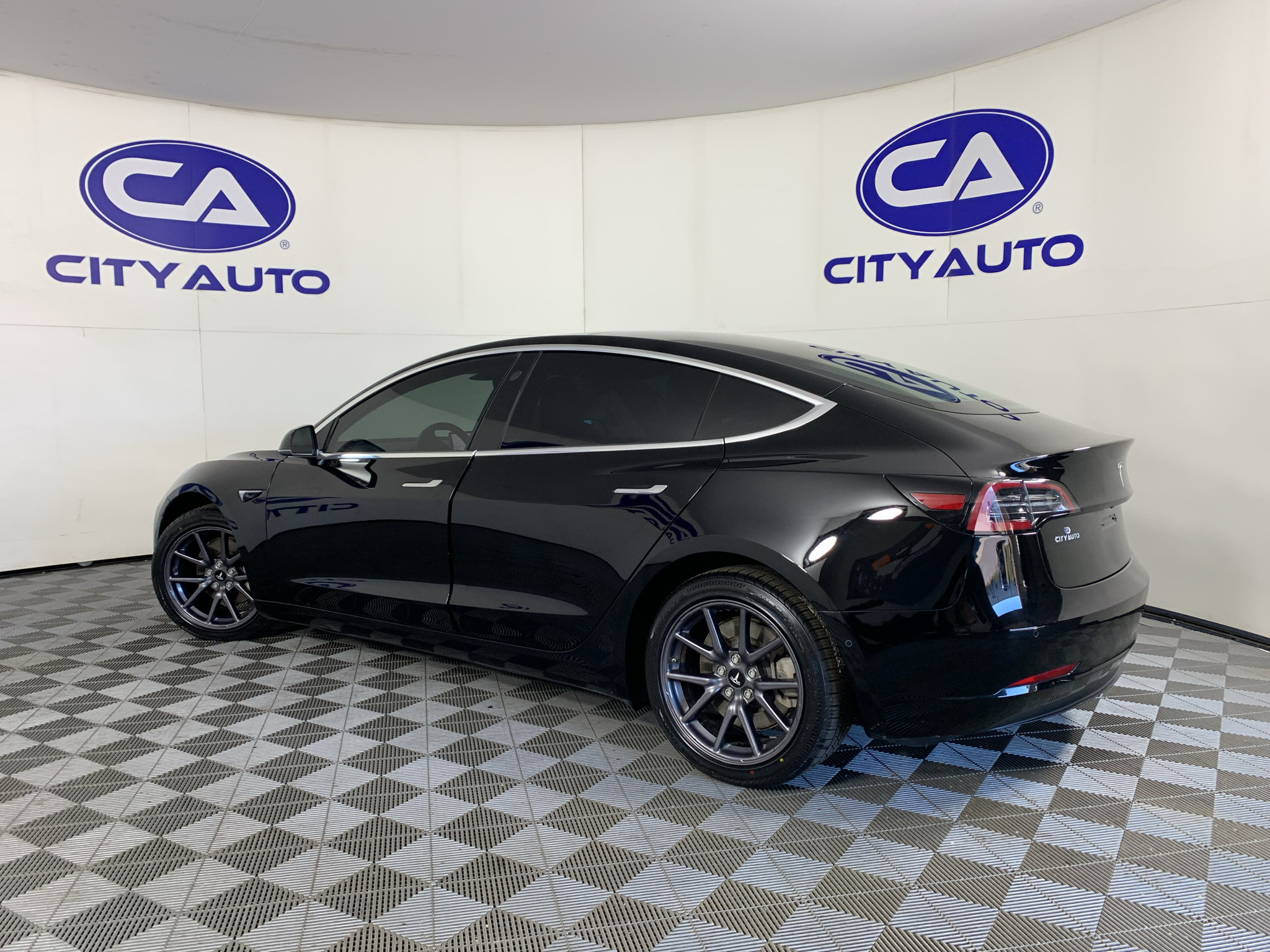 Used 2019 Tesla Model 3 Standard Range Plus RWD image 5