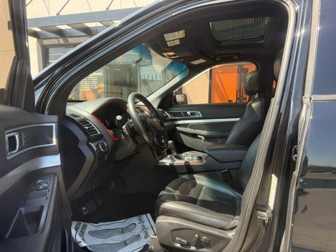 Used 2016 Ford Explorer XLT w/ Equipment Group 202A image 8
