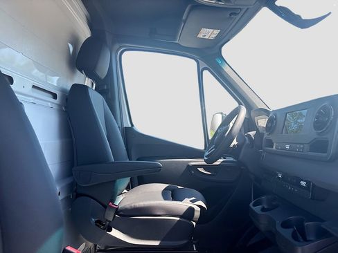 Used 2024 Mercedes-Benz Sprinter 3500 image 22