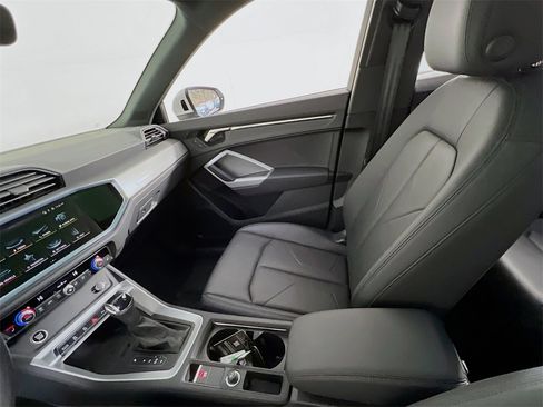 Used 2024 Audi Q3 2.0T Premium w/ Convenience Package image 23