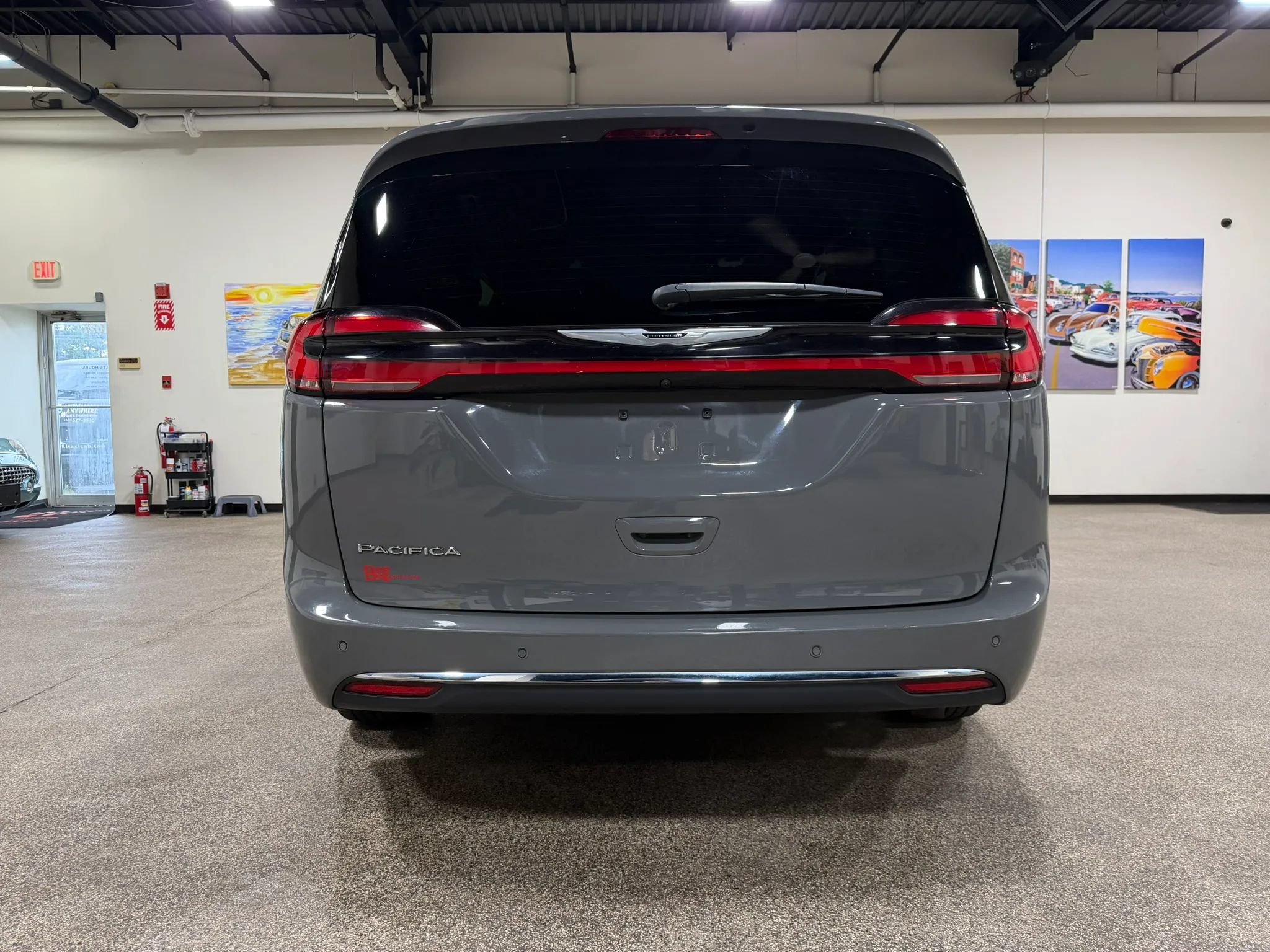 Used 2025 Chrysler Pacifica Select FWD image 6