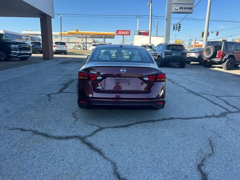 Used 2023 Nissan Altima 2.5 SV image 5