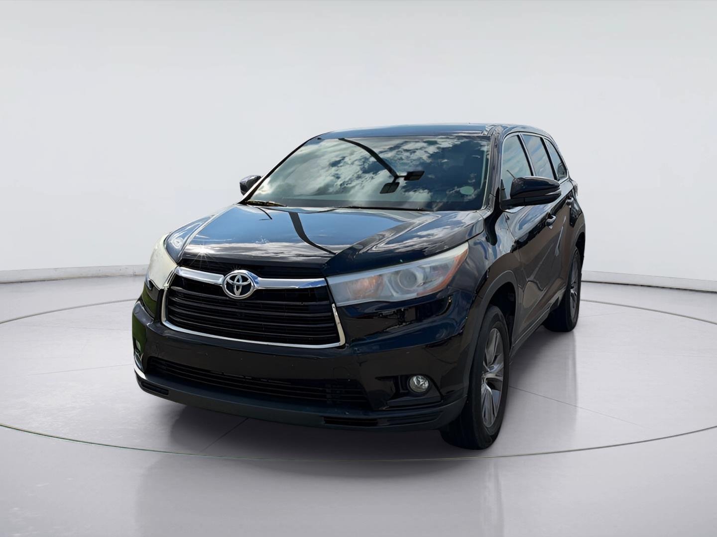 Used 2016 Toyota Highlander Plus FWD image 2