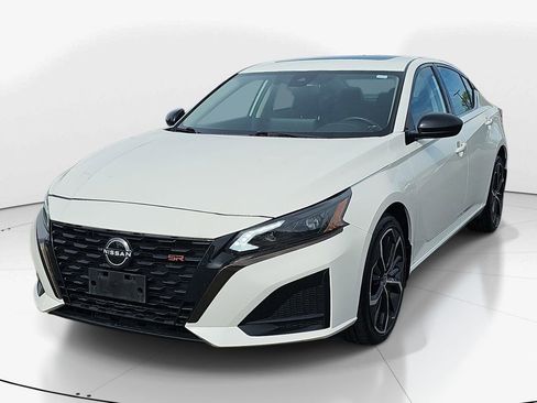 Used 2023 Nissan Altima 2.5 SR w/ SR Premium Package AWD/4WD image 11