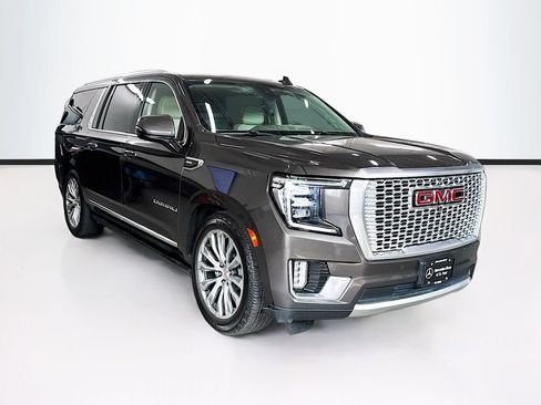 Used 2021 GMC Yukon XL Denali w/ Denali Ultimate Package AWD/4WD image 3
