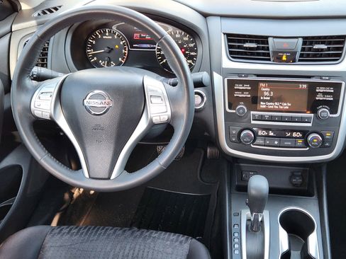Used 2017 Nissan Altima 2.5 SV image 9