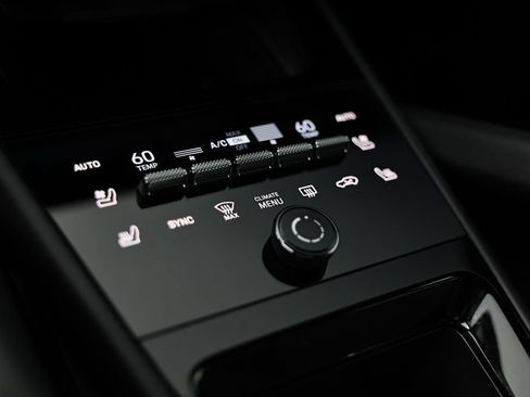 Certified 2025 Porsche Cayenne GTS AWD/4WD image 42