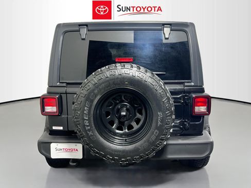 Used 2018 Jeep Wrangler Sport image 5