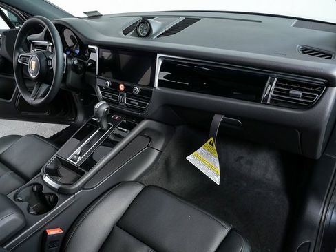 New 2026 Porsche Macan image 23