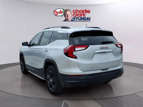 Used 2022 GMC Terrain SLE w/ Driver Convenience Package image 3
