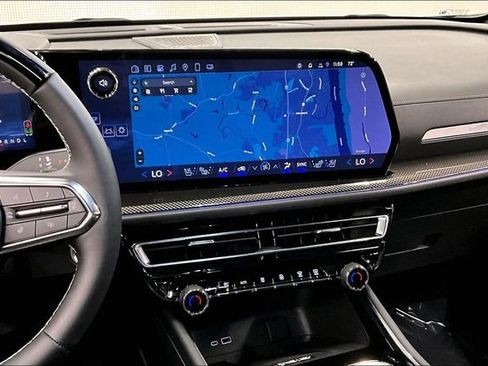 Used 2025 Chevrolet Traverse High Country image 7