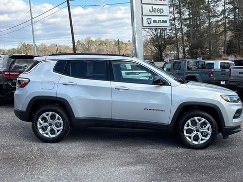 New 2026 Jeep Compass Latitude AWD/4WD image 3