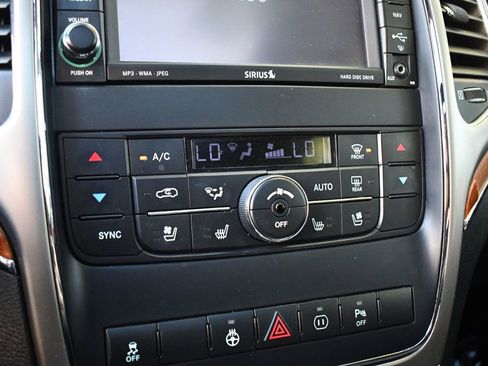 Used 2012 Jeep Grand Cherokee Overland image 30