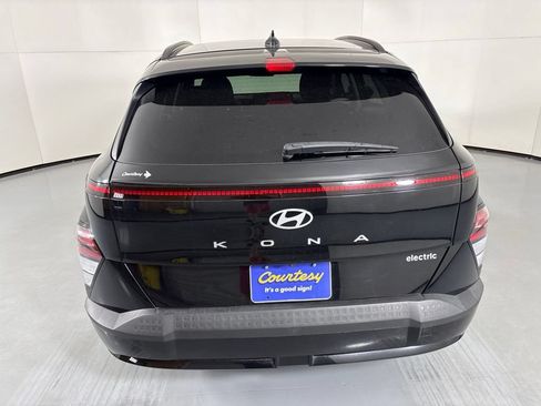 Used 2024 Hyundai Kona SEL FWD image 7
