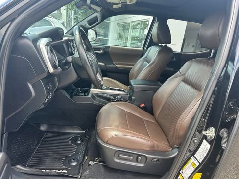 Used 2020 Toyota Tacoma Limited AWD/4WD image 13