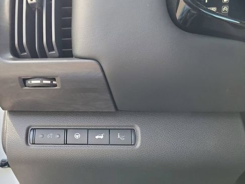New 2026 Nissan Pathfinder Platinum FWD image 10