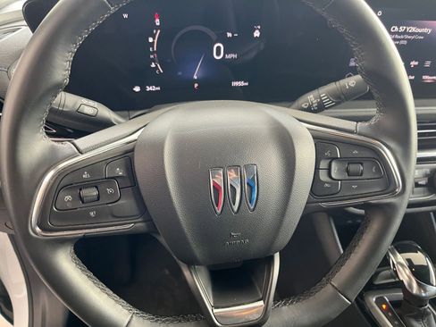 Used 2025 Buick Envista Sport Touring image 28