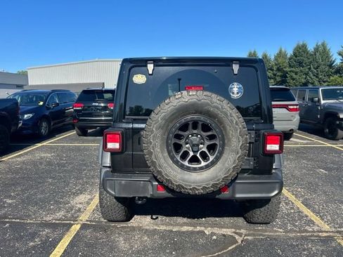 Used 2022 Jeep Wrangler Unlimited Sport AWD/4WD image 3