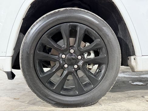 Used 2017 Jeep Grand Cherokee Altitude RWD image 10