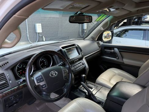 Used 2011 Toyota Land Cruiser image 18