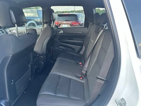 Used 2020 Jeep Grand Cherokee Laredo AWD/4WD image 7