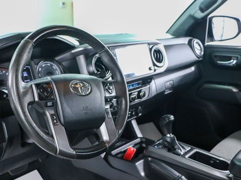 Used 2022 Toyota Tacoma TRD Sport w/ Technology Package AWD/4WD image 24