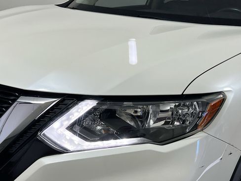 Used 2019 Nissan Rogue SV w/ Premium Package image 11