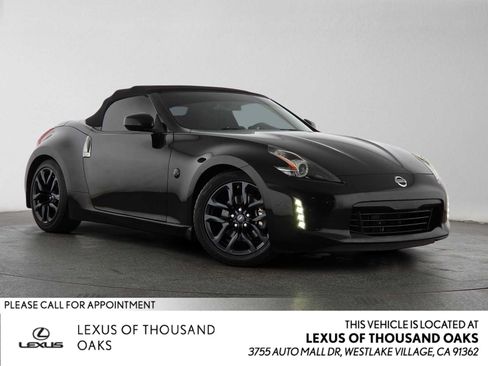 Used 2018 Nissan 370Z Touring RWD image 1