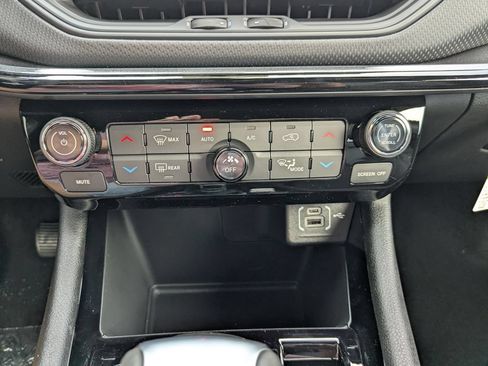 New 2026 Jeep Compass Latitude AWD/4WD image 12