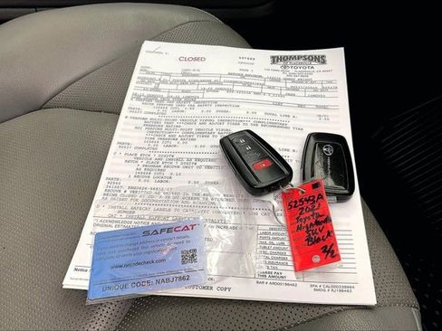 Used 2021 Toyota Highlander Platinum image 11