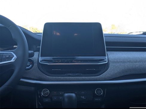 Used 2022 Jeep Compass Latitude image 23