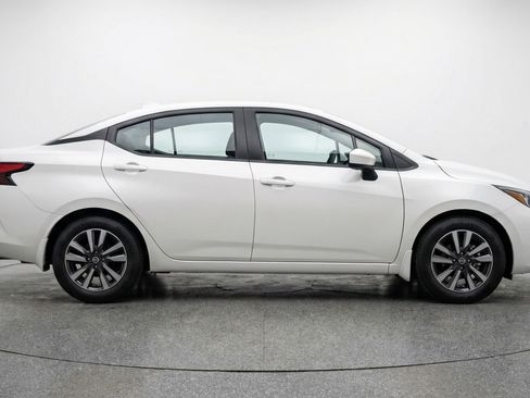 Used 2025 Nissan Versa SV image 11
