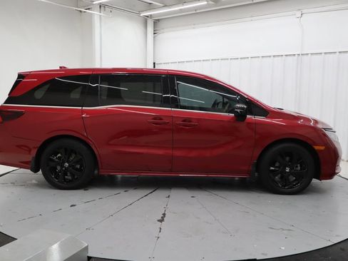 Used 2023 Honda Odyssey Sport image 2