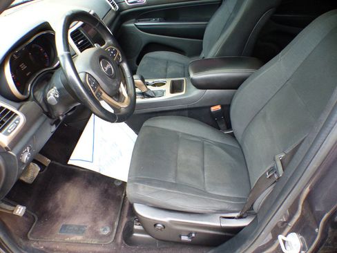 Used 2016 Jeep Grand Cherokee Laredo w/ Quick Order Package 23E AWD/4WD image 13
