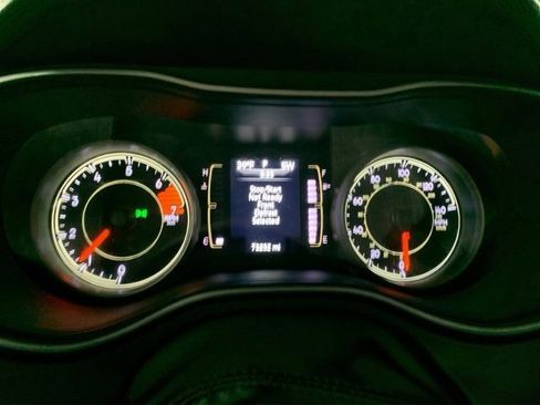 Used 2019 Jeep Cherokee Latitude w/ Popular Appearance Group image 11