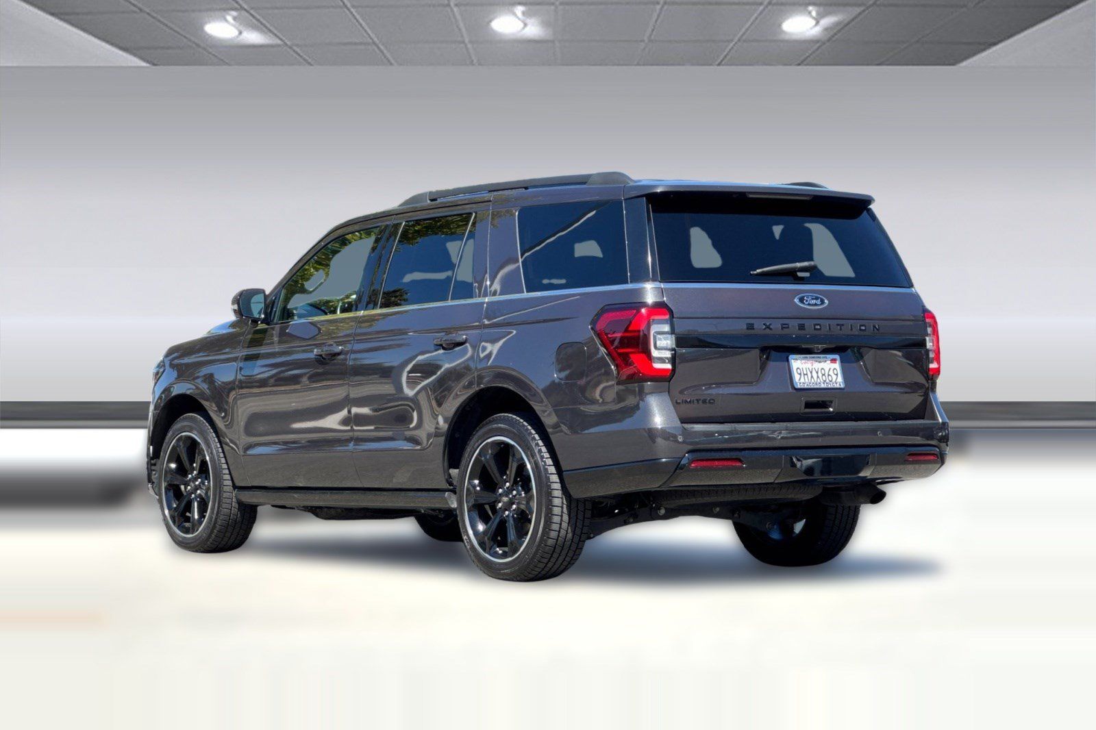 Used 2023 Ford Expedition Limited AWD/4WD image 3
