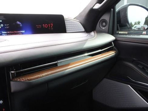 Used 2025 Lincoln Navigator Black Label AWD/4WD image 18