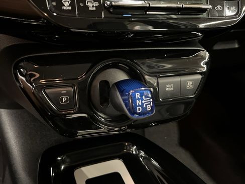 Used 2016 Toyota Prius Three Touring FWD image 18