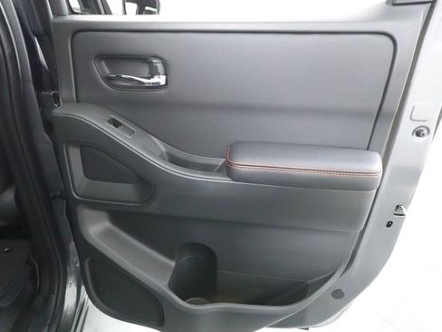 Used 2025 Nissan Frontier PRO-4X image 24