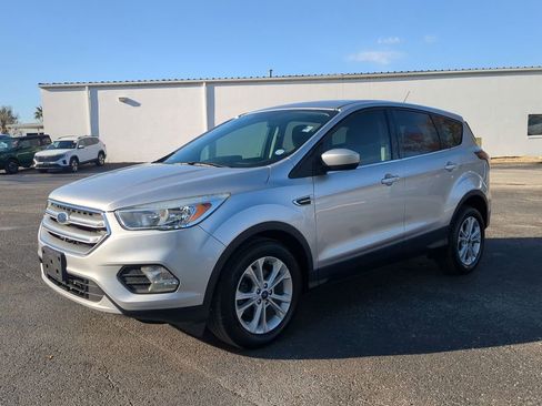 Used 2017 Ford Escape SE image 9