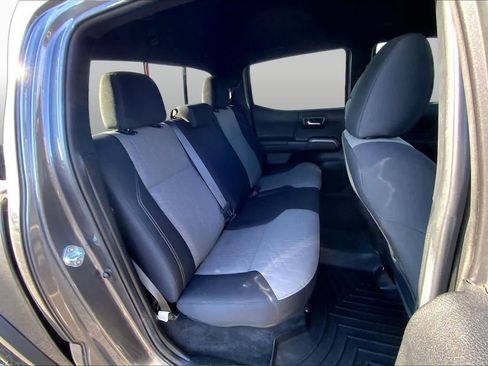 Used 2022 Toyota Tacoma TRD Off-Road AWD/4WD image 20