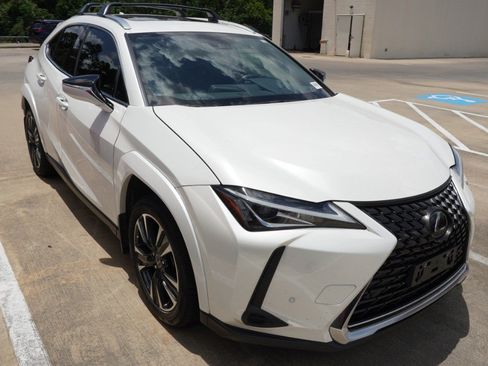 Used 2022 Lexus UX 200 w/ Premium Package FWD image 3