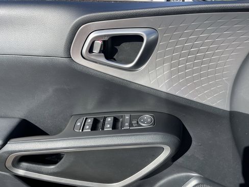 Certified 2023 Kia Soul LX w/ LX Technology Package image 20