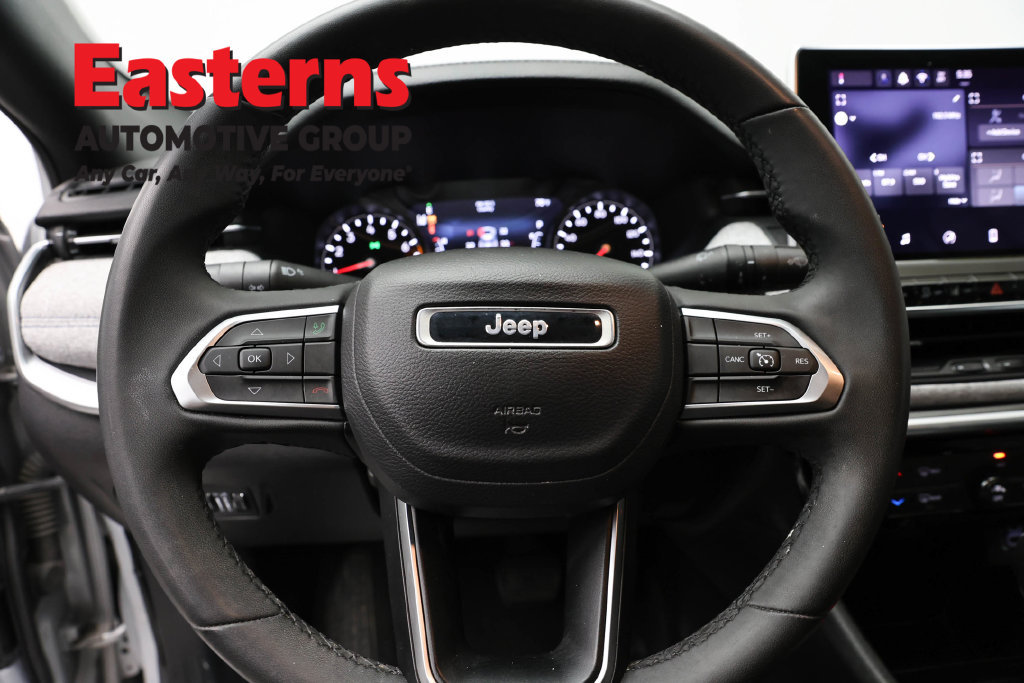 Used 2024 Jeep Compass Latitude AWD/4WD image 11