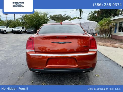 Used 2021 Chrysler 300 Touring w/ Driver Convenience Group RWD image 6